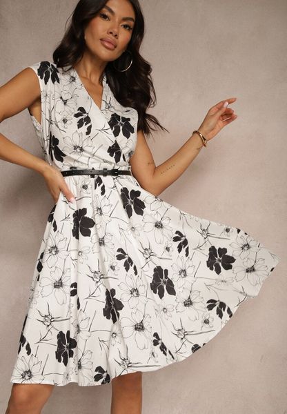 Czarna Rozkloszowana Sukienka z Bawełny o Kopertowym Kroju z Paskiem z Klamerką Calriz. Czarne sukienki Renee, na co dzień, l, bez wzorów, z bawełny, klasyczne, bez kołnierzyka, bez ramiączek, midi, kopertowe. Za 139.99 zł.