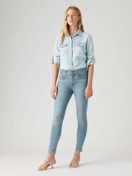 Levi's Dżinsy - Skinny fit - w kolorze błękitnym rozmiar: W30/L34. Niebieskie jeansy Levi's®, l, z aplikacjami. Za 231.68 zł.