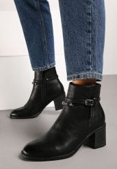Czarne Botki na Obcasie Ozdobione Paskami z Klamrą Reariel. Czarne botki Born2be, bez wzorów, bez obcasa, na obcasie, bez zapięcia. Za 139.99 zł.