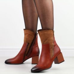 J.Brązowe botki damskie na obcasie Jezzi asa217-9. Brązowe botki Jezzi, na jesień, bez wzorów, ze skóry, bez obcasa, na obcasie, bez zapięcia. Za 249.00 zł.