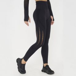 Legginsy fitness damskie leslie czarne. Czarne legginsy LEGEA, bez wzorów, z elastanu, z podwyższonym stanem. W wyprzedaży za 97.00 zł.