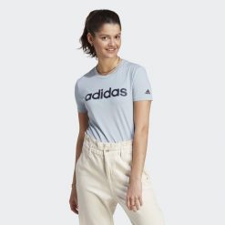 T-shirt damski z logo adidas Essentials. Niebieskie t-shirty Adidas, s, bez wzorów, bez kołnierzyka, bez ramiączek. Za 96.00 zł.