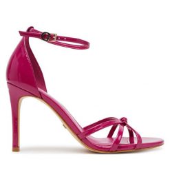 Sandały Guess. Czerwone sandały Guess, z aplikacjami, bez obcasa, na szpilce, bez zapięcia. Za 599.99 zł.