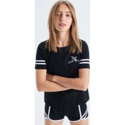 Dwuczęściowa piżama z szortami - Czarny. Piżamy Cropp. Za 59.99 zł.