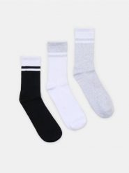 Długie prążkowane skarpety 3 pack - biały. Białe skarpety Sinsay, bez wzorów, prążkowane. Za 15.99 zł.