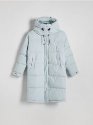 Pikowany płaszcz z kapturem - jasnoniebieski. Niebieskie płaszcze Reserved, l, bez wzorów, z tkaniny, z kapturem. W wyprzedaży za 119.99 zł.