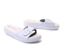 SANITAL FLEX KO-01 biały, klapki profilaktyczne damskie. Białe klapki Sanital-Flex, bez wzorów, bez obcasa, na koturnie. Za 84.99 zł.