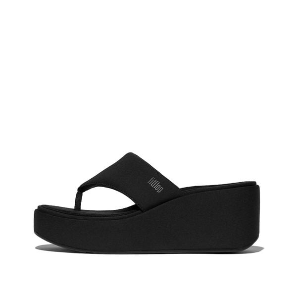 Klapki damskie FitFlop Platfforms. Czarne klapki FIT FLOP, bez wzorów, z materiału, bez obcasa, na obcasie. Za 382.50 zł.