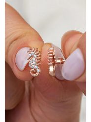 Lodie Silver Srebrne kolczyki-wkrętki z cyrkoniami rozmiar: onesize. Szare kolczyki Lodie Silver, z cyrkonią, srebrne. Za 50.95 zł.