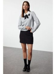 Trendyol Sweter w kolorze szarym rozmiar: L. Szare swetry Trendyol, l, bez wzorów, bez ramiączek. Za 91.34 zł.