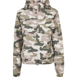 Damska kurtka wiatrówka Urban Classics camouflage. Czerwone kurtki sportowe Urban Classics, bez wzorów, bez kaptura. Za 206.00 zł.