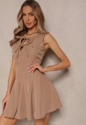 Ciemnobeżowa Sukienka Bez Rękawów o Rozkloszowanym Kroju Wiązana przy Dekolcie Hirkio. Brązowe sukienki Renee, na imprezę, m, bez wzorów, eleganckie, bez kołnierzyka, bez ramiączek, mini, rozkloszowane. Za 59.99 zł.