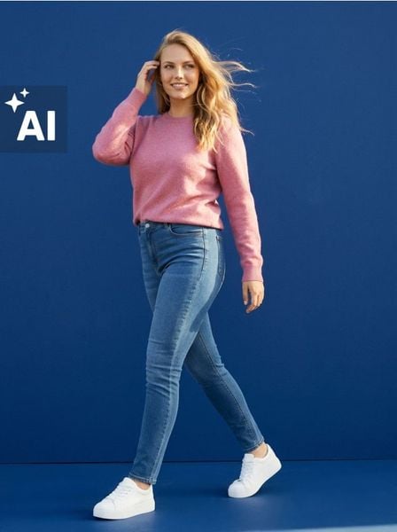 Jeansy mom fit Plus size - niebieski. Niebieskie jeansy Sinsay, l, bez wzorów. Za 59.99 zł.