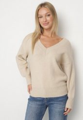 Beżowy Sweter z Kaszmirem z Dekoltem w Serek Plenae. Brązowe swetry Born2be, uniwersalny, bez wzorów, z kaszmiru, bez ramiączek. Za 129.99 zł.