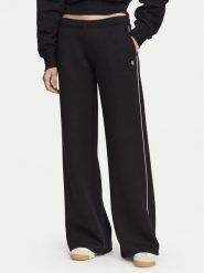 Guess Jeans Spodnie dresowe W6RB43 KD122 Czarny Regular Fit. Czarne spodnie dresowe Guess Jeans, l, z aplikacjami, z dresówki. Za 283.99 zł.
