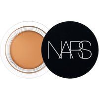 Nars - Soft Matte Complete Concealer - Korektor Cieni Pod Oczami - Caramel (6,2 g) - Dla Kobiet. Korektory NARS. Za 195.00 zł.