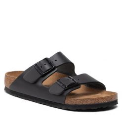 Klapki Birkenstock. Czarne klapki Birkenstock, bez wzorów, bez obcasa. Za 499.99 zł.