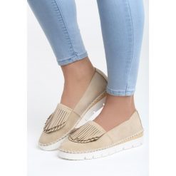 Beżowe Mokasyny Love Is Strong. Brązowe mokasyny Born2be, bez wzorów, bez obcasa. Za 49.99 zł.