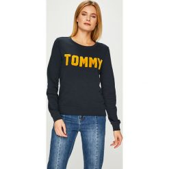 Tommy Hilfiger - Bluza. Niebieskie bluzy TOMMY HILFIGER, l, z aplikacjami, z bawełny, bez kaptura. W wyprzedaży za 319.90 zł.