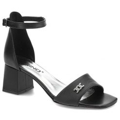 Czarne Sandały Karino Eleganckie Skórzane Buty. Czarne sandały Karino, bez wzorów, ze skóry, eleganckie, bez obcasa, na obcasie, bez zapięcia. Za 229.00 zł.
