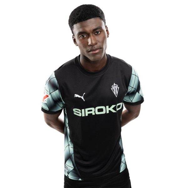 Oficjalna koszulka piłkarska Puma dla dorosłych Real Sporting de Gijón Footba. Czarne bluzki Puma, bez wzorów, sportowe, bez kołnierzyka, bez ramiączek. W wyprzedaży za 253.00 zł.