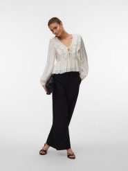 Vero Moda Bluzka w kolorze białym rozmiar: L. Białe bluzki Vero Moda, l, bez wzorów, z wiskozy, klasyczne, bez kołnierzyka, bez ramiączek. Za 91.77 zł.