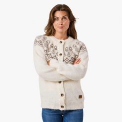 Kardigan damski Swedemount Lofoten Wool Knit Cardigan. Białe kardigany SWEDEMOUNT, bez wzorów, z dzianiny. W wyprzedaży za 185.00 zł.