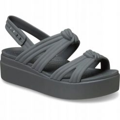 Sandały Dla Dorosłych Crocs Brooklyn Knot Low Wedge Sandal. Brązowe sandały Crocs, bez wzorów, z materiału, eleganckie, bez obcasa, na koturnie, bez zapięcia. Za 289.99 zł.