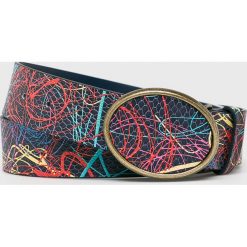 Desigual - Pasek. Paski Desigual, bez wzorów, z materiału. W wyprzedaży za 79.90 zł.