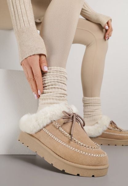 Ciemnobeżowe Niskie Śniegowce z Ozdobnymi Przeszyciami i Futerkiem Ilwedela. Brązowe trapery i śniegowce Born2be, z dzianiny. Za 79.99 zł.