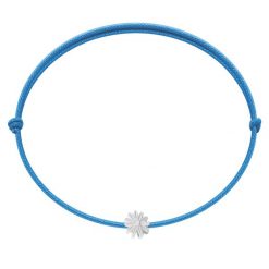 Bransoletka z posrebrzanym Flowers Etincelle na cienkim niebieskim sznurku. Niebieskie bransoletki Lilou, posrebrzane. Za 79.00 zł.