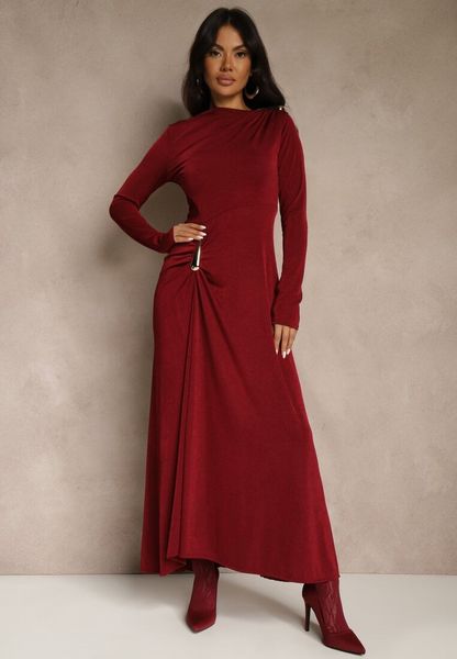 Bordowa Sukienka Koktajlowa z Marszczeniem i Metaliczną Ozdobą Retanda. Czerwone sukienki Renee, do pracy, m, z aplikacjami, biznesowe, z asymetrycznym kołnierzem, bez ramiączek, asymetryczne. Za 149.99 zł.