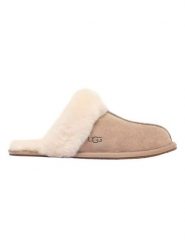 UGG Skórzane kapcie "Scuffette II" w kolorze beżowym rozmiar: 41. Brązowe obuwie domowe UGG, bez wzorów, ze skóry, bez zapięcia. Za 454.55 zł.