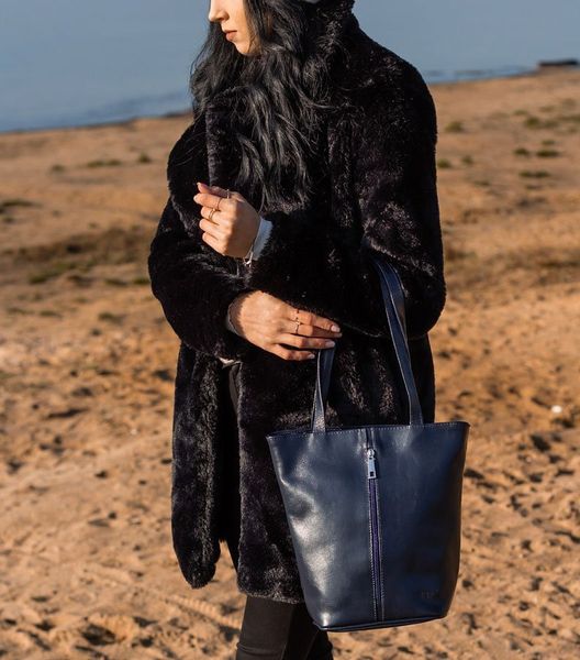 Torebka damska skórzana DAN-A T301 granatowa. Torebki klasyczne DAN-A, bez wzorów, ze skóry, bez dodatków. Za 229.99 zł.