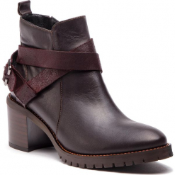 Botki SERGIO BARDI - Fonni FW127363518RB 105. Czerwone botki Sergio Bardi, z aplikacjami, ze skóry, bez obcasa, na obcasie, bez zapięcia. W wyprzedaży za 219.00 zł.