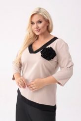 Asymetryczna bluzka Magdalena z odpinanym kwiatem i rękawem 3/4 PLUS SIZE XXL OVERSIZE JESIEŃ. Bluzki Moda Size Plus Iwanek, l, bez wzorów, z materiału, biznesowe, z asymetrycznym kołnierzem, plus size, bez ramiączek. Za 219.90 zł.