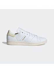 Adidas Skórzane sneakersy w kolorze białym rozmiar: 41. Białe trampki Adidas, bez wzorów, bez zapięcia. Za 380.95 zł.
