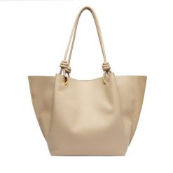 Torebka Coccinelle. Brązowe shopper Coccinelle, bez wzorów, bez dodatków. Za 1,539.00 zł.