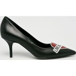 Love Moschino - Szpilki. Czarne szpilki Love Moschino, bez wzorów, z materiału, bez obcasa, na obcasie, bez zapięcia. W wyprzedaży za 599.90 zł.