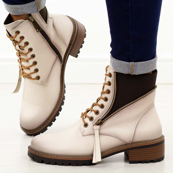 Beżowe botki damskie, trapery Vinceza 58559. Brązowe botki VINCEZA, na jesień, bez wzorów, z gumy, z okrągłym noskiem, bez obcasa, bez zapięcia. W wyprzedaży za 148.85 zł.