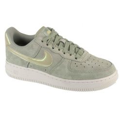 Buty sportowe Sneakersy damskie, W Air Force 1 07 SE. Zielone obuwie sportowe Nike, bez zapięcia, trekkingowe. Za 499.99 zł.