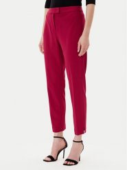 DKNY Chinosy P9RK6AWP Bordowy Slim Fit. Czerwone spodnie materiałowe DKNY, bez wzorów, z syntetyku. Za 399.99 zł.