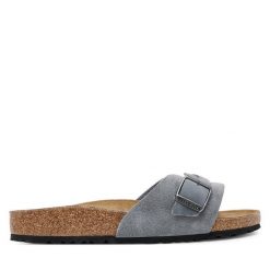 Klapki Birkenstock. Szare klapki Birkenstock, bez wzorów, bez obcasa. Za 469.99 zł.