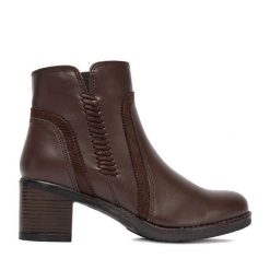 Botki Go Soft. Brązowe botki GO SOFT, bez wzorów, bez obcasa, na słupku, bez zapięcia. Za 199.99 zł.