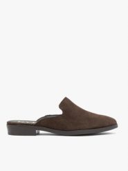 Ciemnobrązowe klapki mule ze skóry welurowej. Brązowe klapki Ryłko, bez wzorów, ze skóry, z okrągłym noskiem, bez obcasa, na obcasie. Za 299.99 zł.