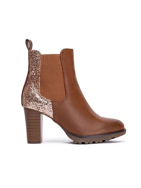 Foreverfolie Botki w kolorze karmelowym rozmiar: 38. Brązowe botki Foreverfolie, bez wzorów, z materiału, bez obcasa, bez zapięcia. Za 130.99 zł.