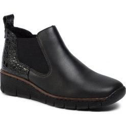 Sztyblety RIEKER - 53794-00 Schwarz. Czarne botki Rieker, bez wzorów, z futra, bez obcasa, na obcasie, bez zapięcia. Za 249.00 zł.