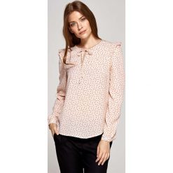 Bluzka z Falbankami na Ramionach - Wzór Różowa. Czerwone bluzki Molly.pl, l, bez wzorów, bez kołnierzyka, bez ramiączek. Za 121.90 zł.