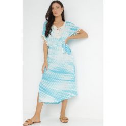 Jasnoniebieska Sukienka z Paskiem Ismeira. Niebieskie sukienki Born2be, na lato, m, w ażurowe wzory, boho, bez kołnierzyka, bez ramiączek, midi. Za 29.99 zł.