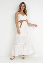 Biała Sukienka z Paskiem Maerea. Białe sukienki Born2be, na lato, l, bez wzorów, z koronki, boho, bez kołnierzyka, bez ramiączek, maxi, kopertowe. Za 129.99 zł.